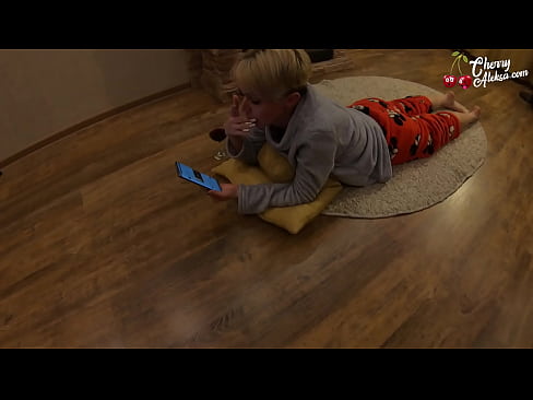 ❤️ Blonde folle suçant une énorme bite et rebondissant dessus - Sexe anal ❌ Porno de qualité at us ❌️❤